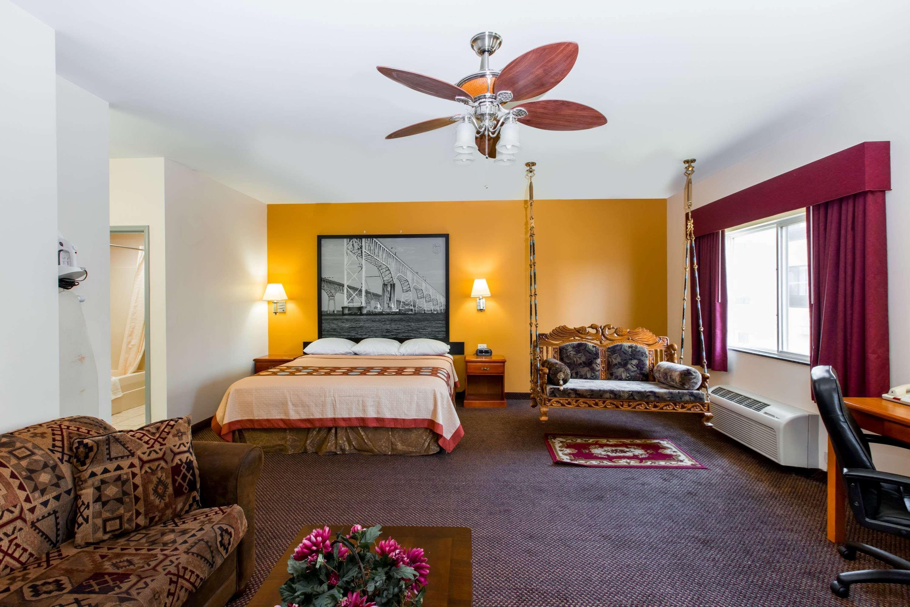 Super 8 By Wyndham Hotel